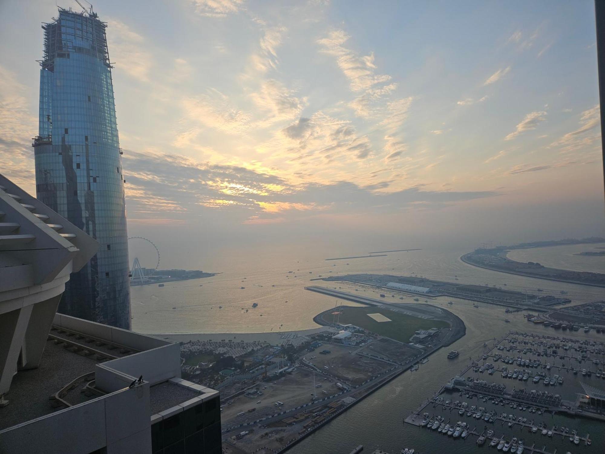 Super Host At Highest Residential Tower In The World, Private Rooms In A Shared Apartment Dubai Ngoại thất bức ảnh